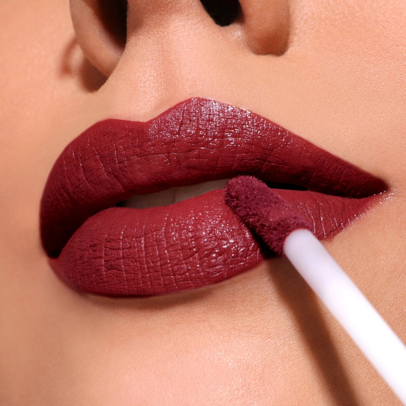 Moira Cosmetics - Lip Divine Liquid Lipstick teinte 018 Fire Love