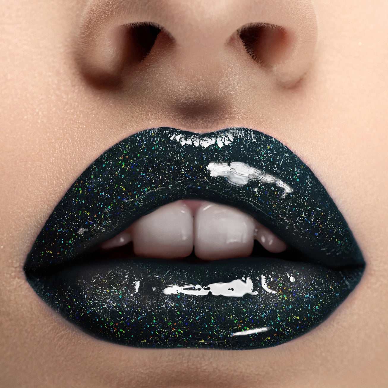 Jolie Beauty - Brillant à lèvres holographique à paillettes So Below