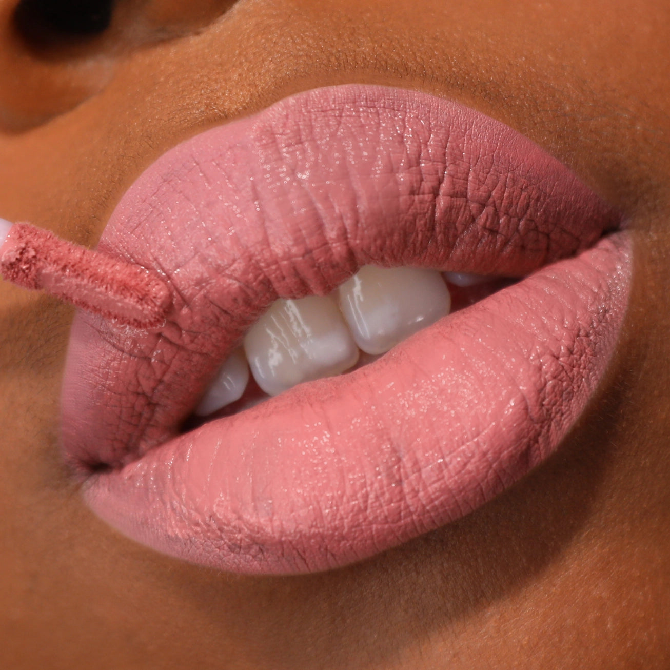 Moira Cosmetics - Lip Divine Liquid Lipstick teinte 020 Amused