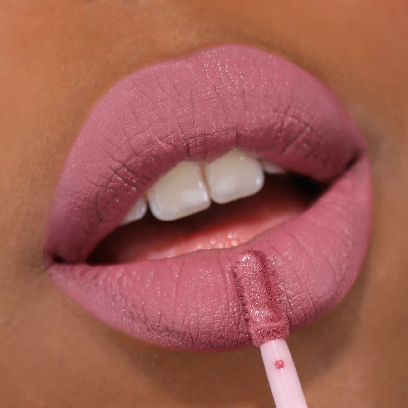 Moira Cosmetics - Lip Divine Liquid Lipstick teinte 019 Love